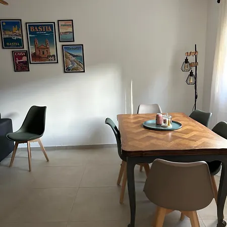 Maison Typique De Village